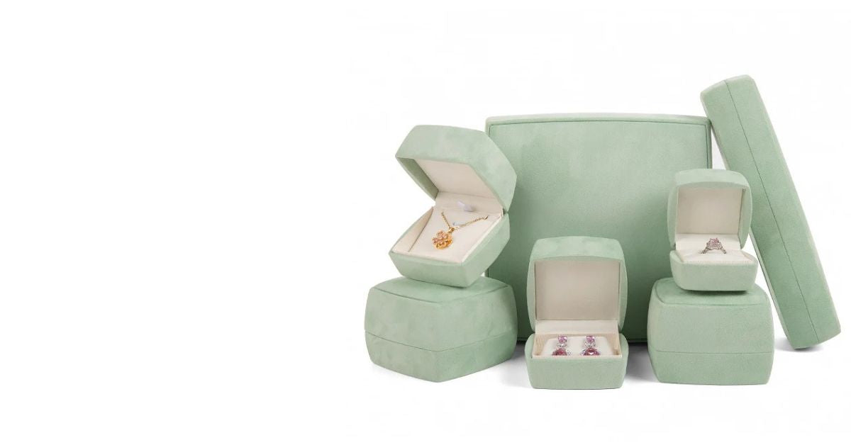 Wholesale jewelry packaging boxes and displays